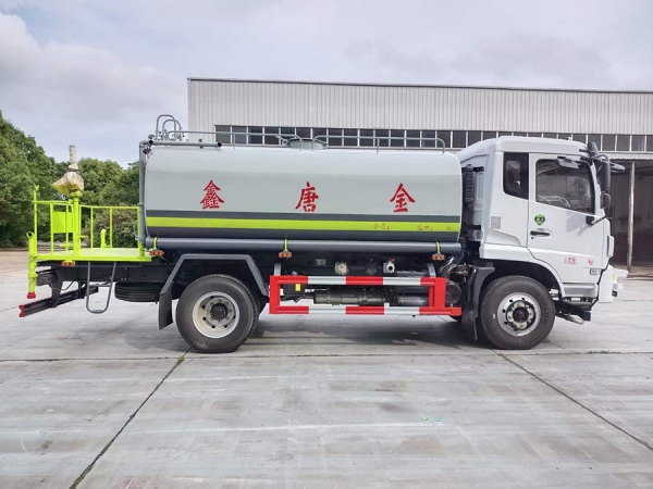 東風(fēng)福瑞卡12噸灑水車